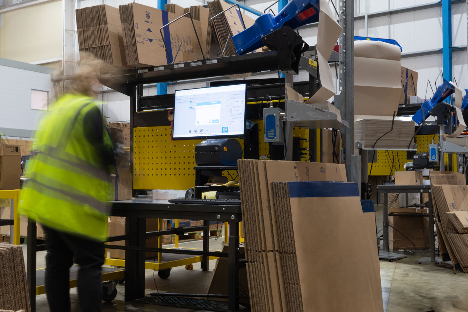 Packing action in a warehouse using FloWMS